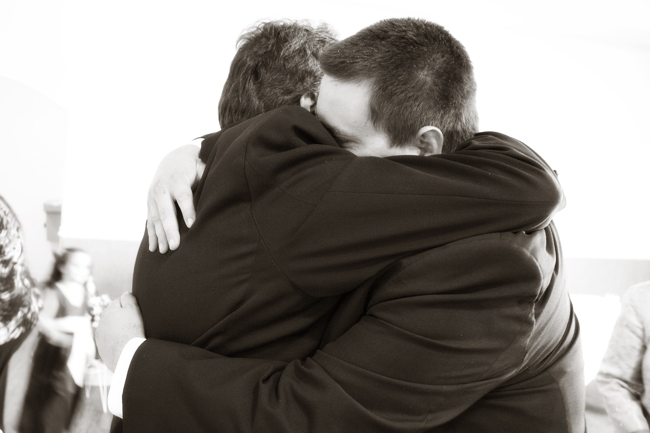我梦到自己怀了个代妈借卵生的男孩（梦见自己怀了个男试管代生的孩子）
