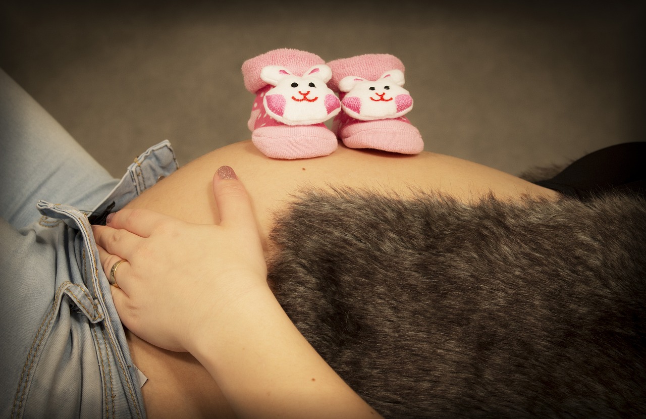 孕妈供卵生的宝宝腋下淹了怎么办（孕妈供卵生的宝宝腋下淹了最有效方法是什么）