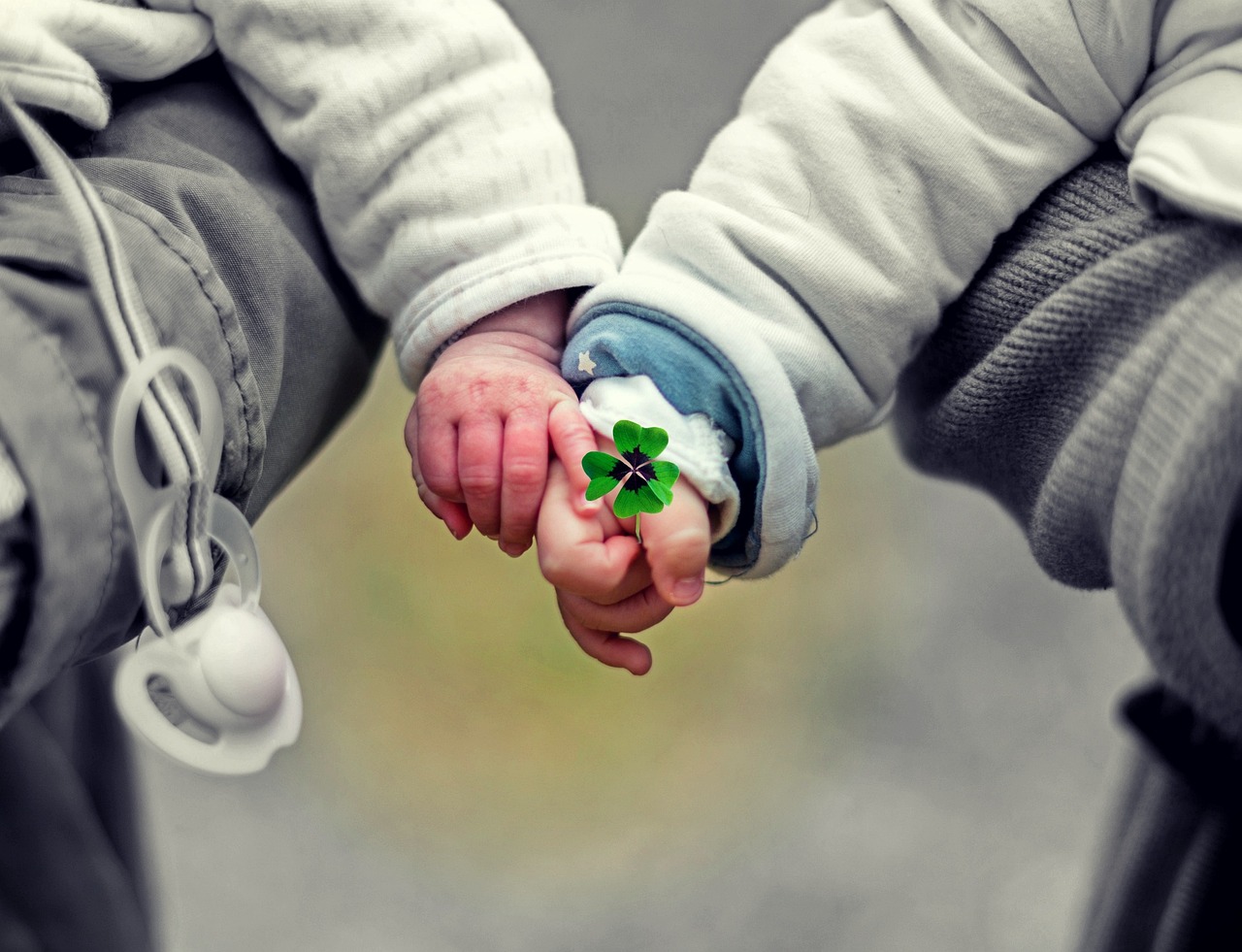 试管代生的孩子在幼儿园被老师孤立（在幼儿园被老师孤立要怎么处理）