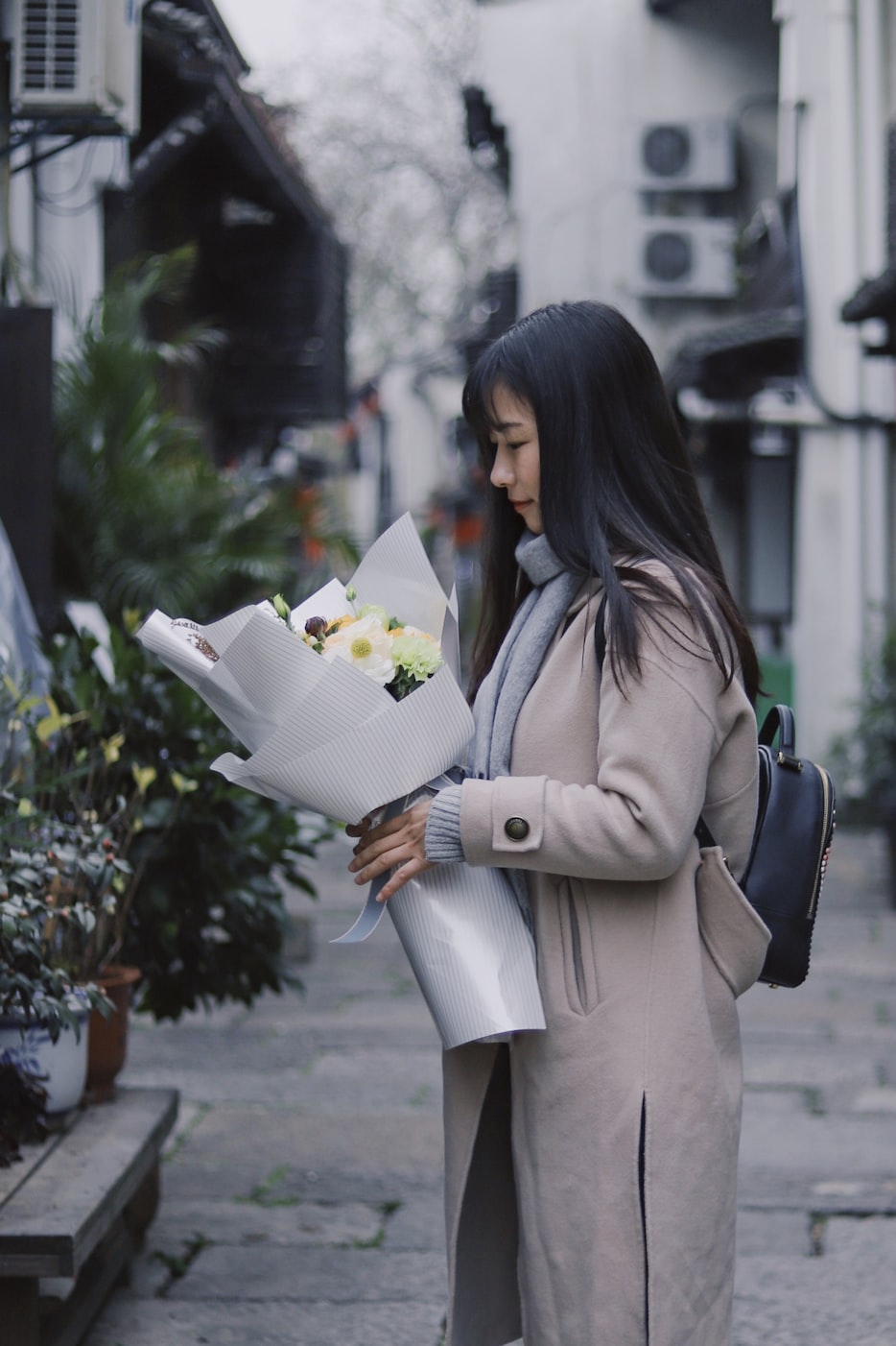 很多女试管代生的孩子背假包（女朋友背假包）